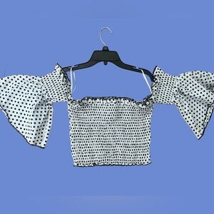 💥HP 💥 Woman’s Poka Dot Crop top